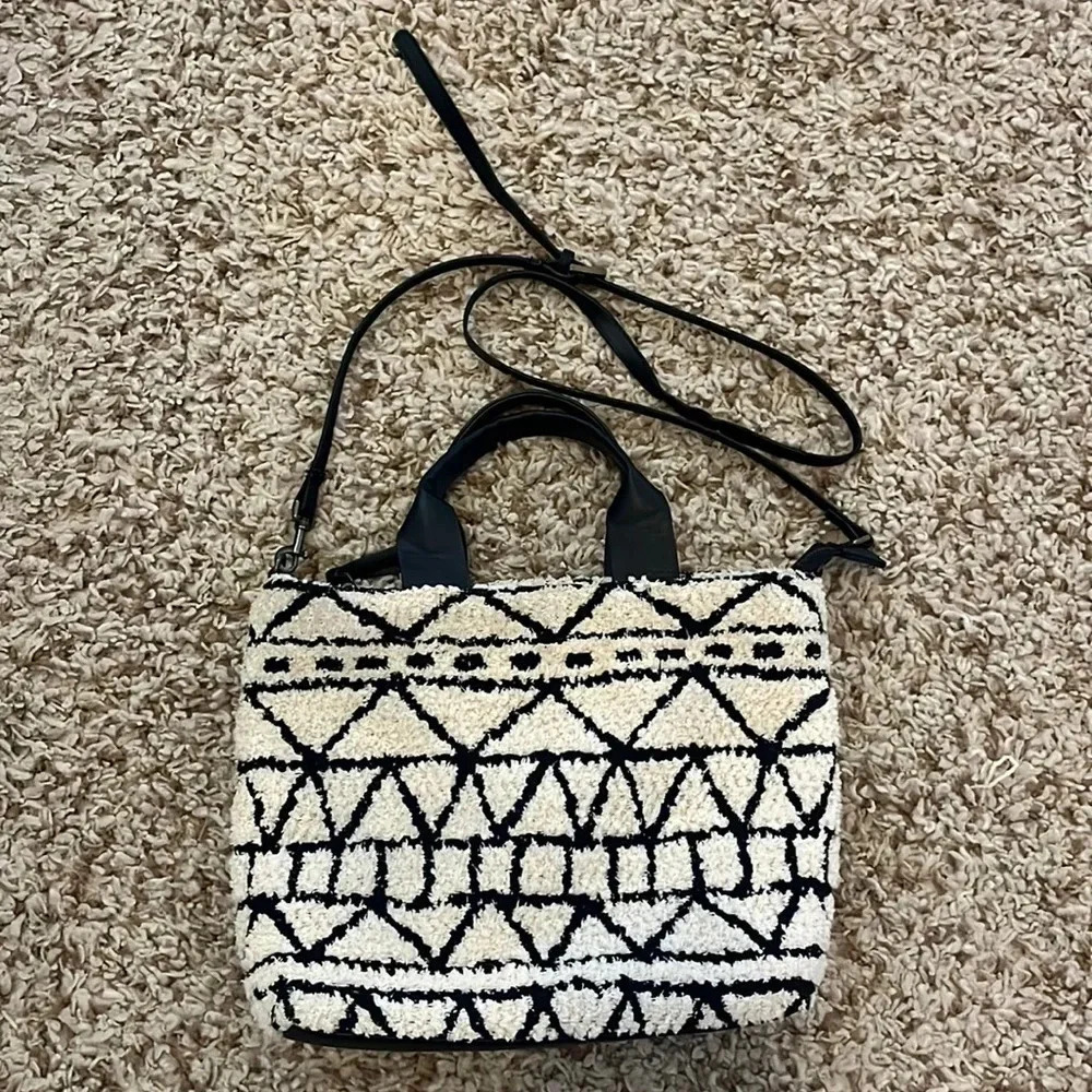 Universal Thread Jacquard Paxton Crossbody Tote